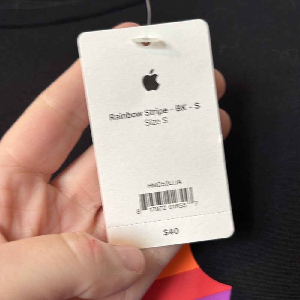 Apple Store Shirt - Picture 5 of 5